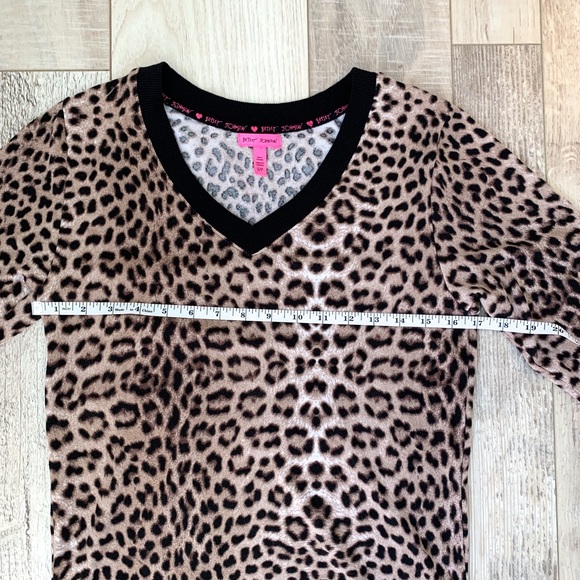 Betsy Johnson Leopard Print Sweater - Picture 5 of 6